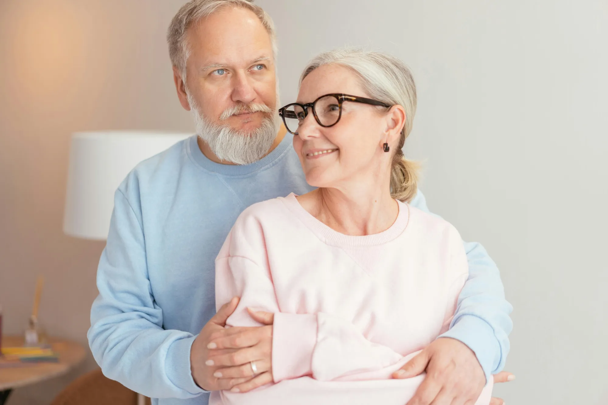 Couple d'entrepreneurs, conversation chaleureuse